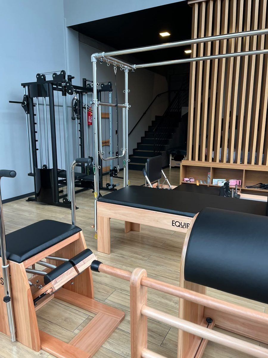 Aparelhos de pilates do CT: cadillac, chair, barrel e estação de musculação